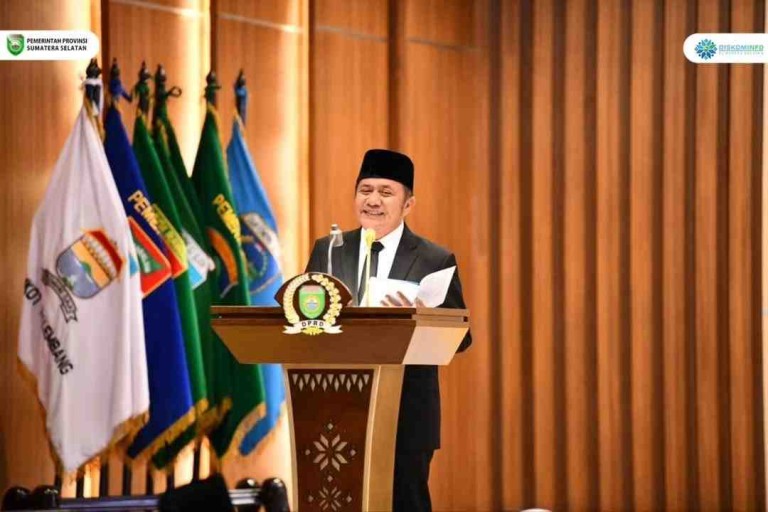 Gubernur Sumatera Selatan, H. Herman Deru (HD) didampingi Wakil Gubernur Sumatera Selatan, H. Cik Ujang (CU) menghadiri Rapat Paripurna XIII (13) DPRD Prov. Sumsel