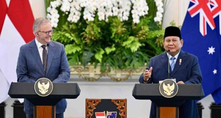 Presiden Republik Indonesia, Prabowo Subianto, bersama Perdana Menteri Australia, Anthony Albanese, menyampaikan keterangan pers bersama usai menggelar serangkaian pertemuan bilateral di Istana Merdeka, Jakarta, pada Kamis, 15 Mei 2025. Foto: BPMI Setpres/Cahyo