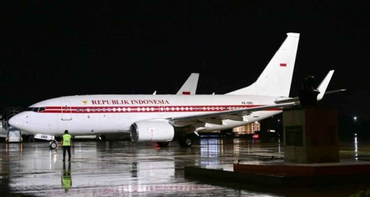 Presiden Republik Indonesia, Prabowo Subianto, bertolak menuju Thailand, pada Sabtu malam, 17 Mei 2025, untuk melakukan kunjungan resmi. Foto: BPMI Setpres/Muchlis Jr