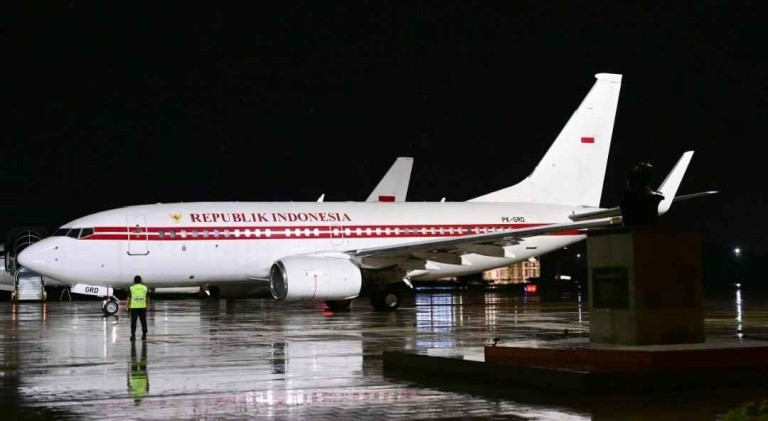 Presiden Republik Indonesia, Prabowo Subianto, bertolak menuju Thailand, pada Sabtu malam, 17 Mei 2025, untuk melakukan kunjungan resmi. Foto: BPMI Setpres/Muchlis Jr