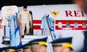 Presiden Republik Indonesia, Prabowo Subianto, tiba di Bangkok, Thailand, pada Sabtu malam, 17 Mei 2025, dalam rangka kunjungan resmi. Foto: BPMI Setpres