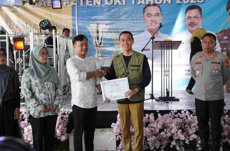 Muchendi dalam acara Pemberian Penghargaan Wajib Pajak Teladan Kabupaten OKI di Rumah Makan Dapur Ma'e, Senin(19/05/25).