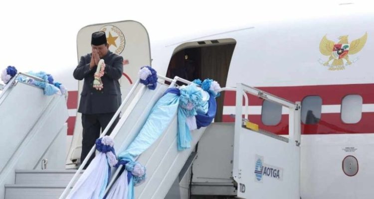 Presiden Republik Indonesia, Prabowo Subianto, bertolak kembali menuju Tanah Air, pada Senin, 19 Mei 2025, usai kunjungan resmi selama tiga hari di Bangkok, Thailand. Foto: BPMI Setpres