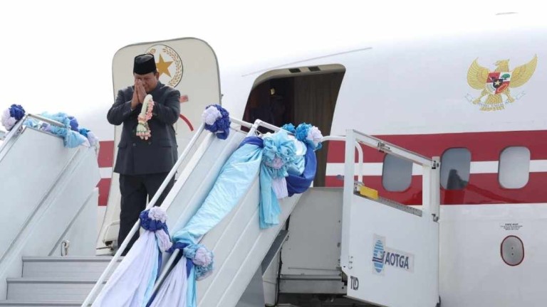 Presiden Republik Indonesia, Prabowo Subianto, bertolak kembali menuju Tanah Air, pada Senin, 19 Mei 2025, usai kunjungan resmi selama tiga hari di Bangkok, Thailand. Foto: BPMI Setpres