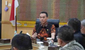 Kepala BKSDA Sumsel, Teguh Setiawan saat beraudiensi dengan Bupati OKI, Jum’at, (23/5/25).
