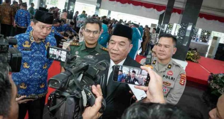 Bupati Muba, H. M. Toha, meminta Camat/ Kades/Lurah bersama masyarakat bersinergi dan berkolaborasi untuk tetap waspada dan aktif memantau informasi cuaca.