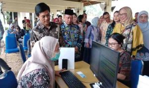 Wamenkes Dante Saksono Harbuwono saat meninjau langsung pelaksanaan program Cek Kesehatan Gratis (CKG) di Universitas Indonesia (UI), Depok/Foto: Kemenkes