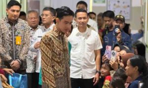 Wakil Presiden Republik Indonesia, Gibran Rakabuming, meninjau pelaksanaan program Cek Kesehatan Gratis (CKG) di Puskesmas Margadadi, Jalan Letnan Sutejo No. 10, Kecamatan Indramayu, Kabupaten Indramayu, pada Jumat (23/5/2025). (Biro Pers, Media, dan Informasi Sekretariat Wakil Presiden)