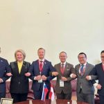 Wakil Ketua MPR RI, Eddy Soeparno (ketiga dari kiri) saat melakukan pertemuan bilateral dengan Wakil Ketua Pertama Dewan Federasi Majelis Federal Rusia, Andrey Yatskin, di sela-sela penyelenggaraan Kongres Ekologi Internasional Nevsky XI di St. Petersburg, Jumat (23/5/2025). (Foto Istimewa/Humas MPR RI )