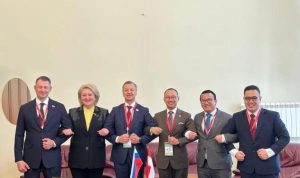 Wakil Ketua MPR RI, Eddy Soeparno (ketiga dari kiri) saat melakukan pertemuan bilateral dengan Wakil Ketua Pertama Dewan Federasi Majelis Federal Rusia, Andrey Yatskin, di sela-sela penyelenggaraan Kongres Ekologi Internasional Nevsky XI di St. Petersburg, Jumat (23/5/2025). (Foto Istimewa/Humas MPR RI )
