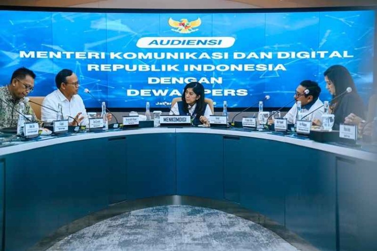Meutya Hafid saat menerima audiensi jajaran Dewan Pers di Kantor Kementerian Komdigi, Jakarta Pusat, Senin (26/5/2025).