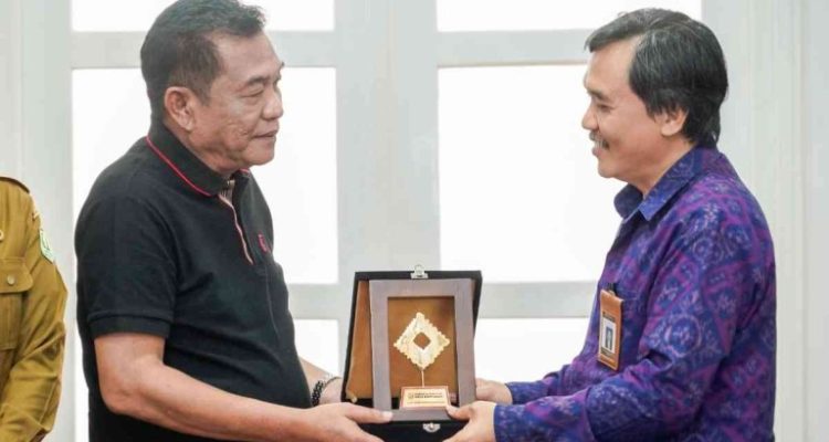 Bupati Toha saat menerima kunjungan jajaran Balai Pelestarian Kebudayaan (BPK) Wilayah VI Sumatera Selatan di Kantor Perwakilan Pemkab Muba di Palembang, Selasa (27/5/2025).