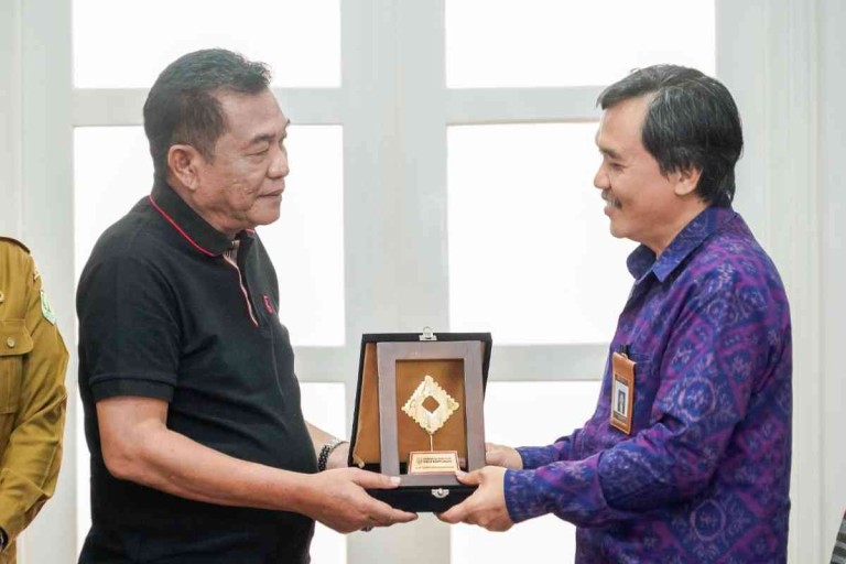 Bupati Toha saat menerima kunjungan jajaran Balai Pelestarian Kebudayaan (BPK) Wilayah VI Sumatera Selatan di Kantor Perwakilan Pemkab Muba di Palembang, Selasa (27/5/2025).