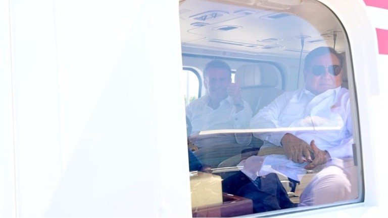 Presiden Republik Indonesia, Prabowo Subianto dan Presiden Republik Prancis, Emmanuel Macron bersiap menuju Akademi Militer, Magelang, Provinsi Jawa Tengah dengan menggunakan helikopter, pada Kamis, 29 Mei 2025. Foto: BPMI Setpres/Muchlis Jr