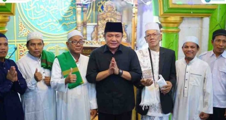 H. Herman Deru kembali melaksanakan kegiatan rutin Safari Jumat dari masjid ke masjid. Kali ini, Masjid Setia yang berlokasi di Jalan KH. Azhari Lorong Sungai Aur Kelurahan 9-10 Ulu Kecamatan Jakabaring Palembang menjadi tujuan ibadah Sholat Jumat Gubernur pada Jumat (30/05/2025).