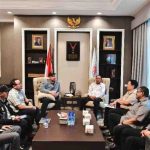 Menpora Dito saat menerima audiensi jajaran Pengurus Besar (PB) Ikatan Anggar Seluruh Indonesia (Ikasi) yang dipimpin Ketua Umum Amir Yanto di kediamannya, Jalan Denpasar Raya No. 34, Jakarta Selatan. (Foto Istimewa/Humas Kemenpora)
