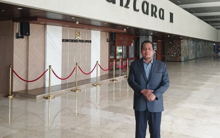 Anggota Komisi VIII Dewan Perwakilan Rakyat (DPR) Republik Indonesia dari Fraksi Partai Keadilan Sejahtera (PKS), Askweni