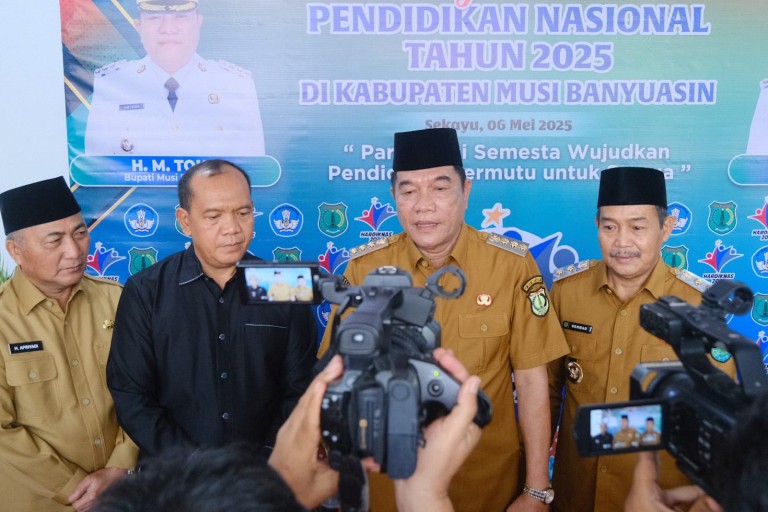 Bupati Musi Banyuasin, H.M. Toha, akan menyerahkan Keputusan Bupati tentang Pengangkatan Calon Pegawai Negeri Sipil (CPNS) pada tanggal 5 Juni 2025.