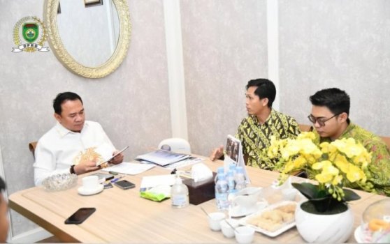 Ketua Dewan Perwakilan Rakyat Daerah (DPRD) Sumatera Selatan (Sumsel), Andie Dinialdie, menerima audiensi dari Pengurus Pusat Kesatuan Aksi Mahasiswa Muslim Indonesia (KAMMI) dalam rangka persiapan Rapat Koordinasi Nasional (Rakornas) 1, pada hari Selasa, tanggal 8 April 2025.