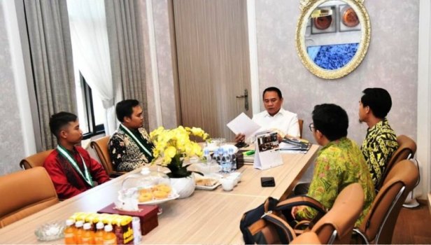 Ketua Dewan Perwakilan Rakyat Daerah (DPRD) Sumatera Selatan (Sumsel), Andie Dinialdie, menerima audiensi dari Pengurus Pusat Kesatuan Aksi Mahasiswa Muslim Indonesia (KAMMI) dalam rangka persiapan Rapat Koordinasi Nasional (Rakornas) 1, pada hari Selasa, tanggal 8 April 2025.