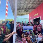 Senator yang dikenal dekat dengan masyarakat ini mengunjungi Posyandu Nangka Kuning yang terletak di Kelurahan Pulo Kerto, Kecamatan Gandus, Kota Palembang.