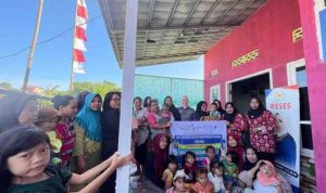 Senator yang dikenal dekat dengan masyarakat ini mengunjungi Posyandu Nangka Kuning yang terletak di Kelurahan Pulo Kerto, Kecamatan Gandus, Kota Palembang.
