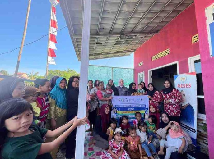 Senator yang dikenal dekat dengan masyarakat ini mengunjungi Posyandu Nangka Kuning yang terletak di Kelurahan Pulo Kerto, Kecamatan Gandus, Kota Palembang.