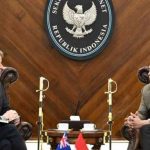 Sekretaris Kabinet Teddy Indra Wijaya bertemu dengan Duta Besar Australia untuk Republik Indonesia, Roderick Bruce Brazier, di Gedung Sekretariat Kabinet, Jakarta, pada Senin, 12 Mei 2025, guna membahas rencana kunjungan resmi Perdana Menteri (PM) Australia, Anthony Albanese. Foto: BPMI Setpres/Cahyo