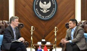Sekretaris Kabinet Teddy Indra Wijaya bertemu dengan Duta Besar Australia untuk Republik Indonesia, Roderick Bruce Brazier, di Gedung Sekretariat Kabinet, Jakarta, pada Senin, 12 Mei 2025, guna membahas rencana kunjungan resmi Perdana Menteri (PM) Australia, Anthony Albanese. Foto: BPMI Setpres/Cahyo