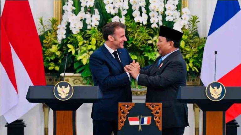 Presiden Republik Indonesia, Prabowo Subianto dan Presiden Republik Prancis, Emmanuel Macron melakukan keterangan pers bersama di Istana Merdeka, Jakarta, pada Rabu, 28 Mei 2025. Foto: BPMI Setpres/Laily Rachev