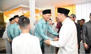 Ketua Dewan Perwakilan Rakyat Daerah (DPRD) Provinsi Sumatera Selatan, Andie Dinialdie, didampingi istri, menggelar acara halal bi halal pada hari Selasa, tanggal 01 April 2025, di rumah dinas Ketua DPRD Sumsel, yang berada di Jalan Demang Lebar Daun, Kota Palembang. (musinews.id/tri)