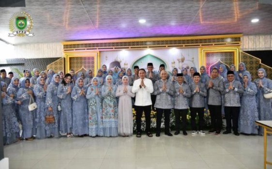 Ketua Dewan Perwakilan Rakyat Daerah (DPRD) Provinsi Sumatera Selatan, Andie Dinialdie, didampingi istri, menggelar acara halal bi halal pada hari Selasa, tanggal 01 April 2025, di rumah dinas Ketua DPRD Sumsel, yang berada di Jalan Demang Lebar Daun, Kota Palembang. (musinews.id/tri)