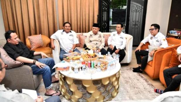 Ketua Dewan Perwakilan Rakyat Daerah (DPRD) Provinsi Sumatera Selatan (Sumsel), Andie Dinialdie, menerima audiensi dari pengurus Dewan Pimpinan Daerah (DPD) Asosiasi Pemerintah Desa Seluruh Indonesia Sumsel.