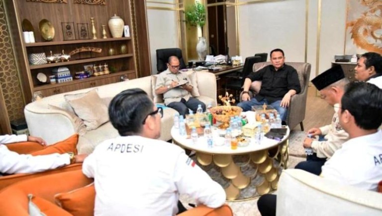 Ketua Dewan Perwakilan Rakyat Daerah (DPRD) Provinsi Sumatera Selatan (Sumsel), Andie Dinialdie, menerima audiensi dari pengurus Dewan Pimpinan Daerah (DPD) Asosiasi Pemerintah Desa Seluruh Indonesia Sumsel.