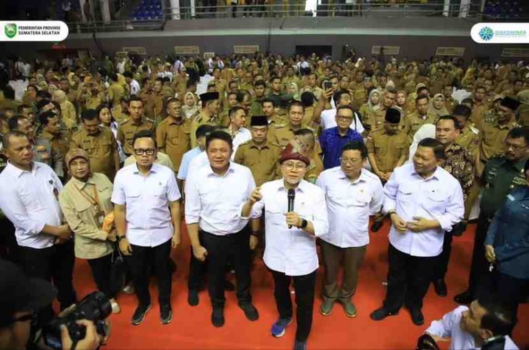 Menteri Koordinator Bidang Pangan RI Dr. (H.C) Zulkifli Hasan, S.E., M.M memberikan apresiasi tinggi kepada Provinsi Sumatera Selatan atas capaian luar biasa dalam pelaksanaan Musyawarah Desa (Musdes) dan pembentukan koperasi desa.