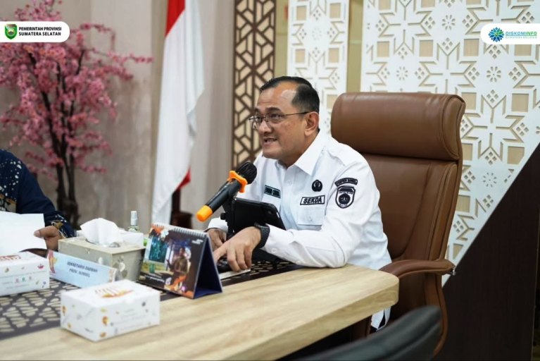 Sekretaris Daerah Provinsi Sumatera Selatan, Drs. H. Edward Candra, MH menghadiri secara virtual paparan Badan Gizi Nasional (BGN) terkait rencana MoU dukungan pemerintah daerah dalam penyediaan tanah untuk pembangunan Satuan Pelayanan Pemenuhan Gizi (SPPG) di Sumsel Command Center,