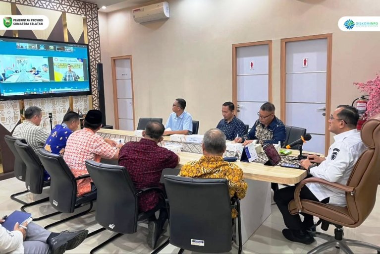 Sekretaris Daerah Provinsi Sumatera Selatan, Drs. H. Edward Candra, MH menghadiri secara virtual paparan Badan Gizi Nasional (BGN) terkait rencana MoU dukungan pemerintah daerah dalam penyediaan tanah untuk pembangunan Satuan Pelayanan Pemenuhan Gizi (SPPG) di Sumsel Command Center,