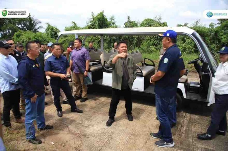 Gubernur Sumsel H. Herman Deru bekerjasama dengan Ikatan Motor Indonesia ( IMI ) Sumsel meninjau lahan yang rencananya akan di buat menjadi arena Grass Track pada bulan agustus 2025 mendatang.