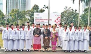 Menteri Kebudayaan RI, Fadli Zon, memimpin Upacara Bendera Peringatan Hari Lahir Pancasila 2025 di halaman Kompleks Kementerian Pendidikan, Kebudayaan, Riset, dan Teknologi (Kemdikbudristek), Senayan, Jakarta, Minggu (1/6/2025) (Foto: Dok Kementerian Kebudayaan)