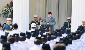 Presiden Prabowo Subianto memimpin Upacara Peringatan Hari Lahir Pancasila tahun 2025 yang digelar secara khidmat di Gedung Pancasila, Kementerian Luar Negeri, Jakarta, pada Senin, 2 Juni 2025. Foto: BPMI Setpres/Laily Rachev