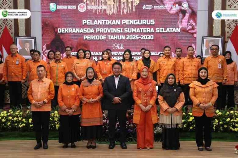 H. Herman Deru, menekankan pentingnya peran Dewan Kerajinan Nasional Daerah (Dekranasda) Sumsel sebagai penggerak utama dalam meningkatkan ekonomi kreatif dan budaya di wilayahnya.