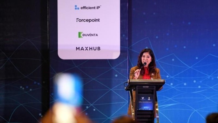 Menkomdigi Meutya Hafid dalam acara HIPMI x MVT Connect 2025 di Makassar, Sulawesi Selatan (foto: Humas Kemkomdigi)