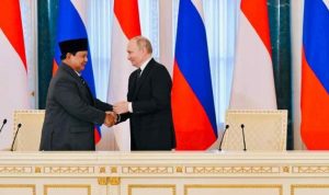 Presiden Republik Indonesia, Prabowo Subianto dan Presiden Federasi Rusia, Vladimir Putin menyampaikan keterangan pers bersama usai pertemuan bilateral di Istana Konstantinovsky, St. Petersburg, pada Kamis, 19 Juni 2025. Foto: BPMI Setpres/Laily Rachev