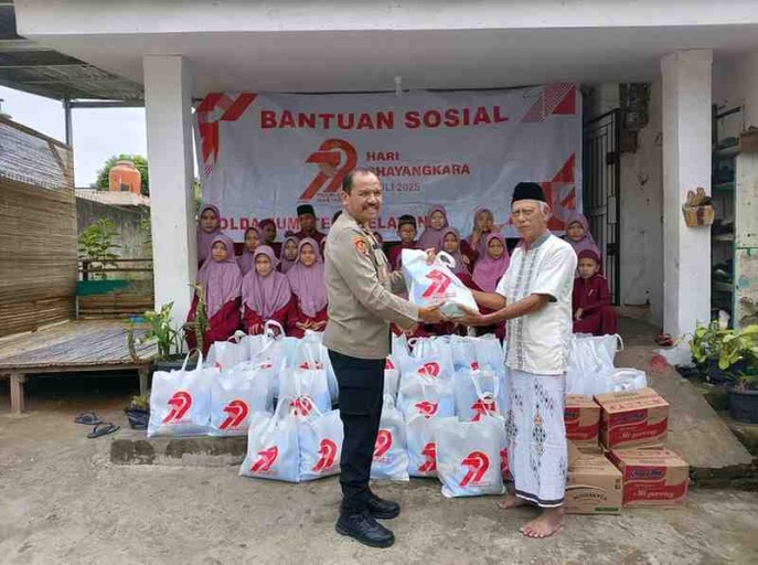 Polda Sumatera Selatan menunjukkan kepedulian nyata terhadap sesama melalui kegiatan bakti sosial yang menyentuh hati.