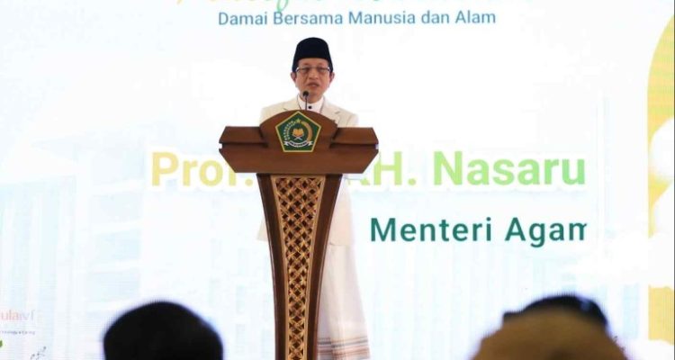Menag memberi nasehat pernikahan pada nikah massal di Istiqal, Sabtu (28/6/2025)