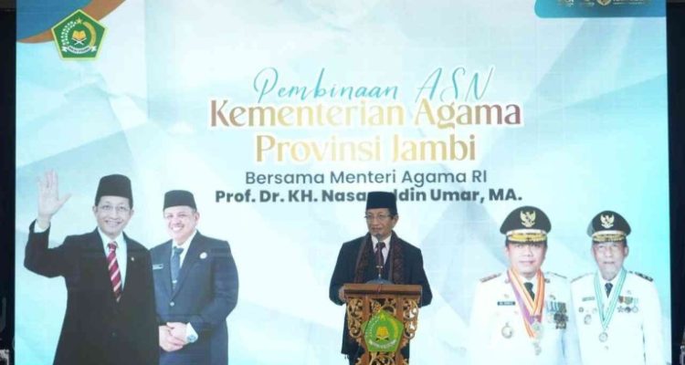 Menteri Agama Nasaruddin Umar memberikan pengarahan pada ASN Kemenag Jambi (Foto: Akmalul Iman)