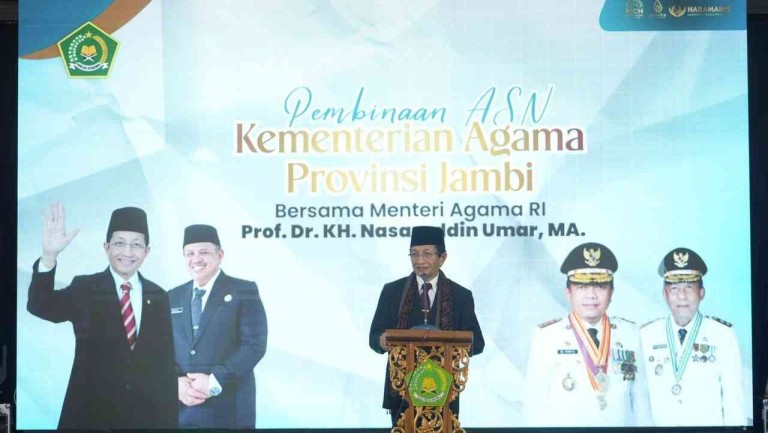Menteri Agama Nasaruddin Umar memberikan pengarahan pada ASN Kemenag Jambi (Foto: Akmalul Iman)