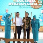 H. Herman Deru, bersama Wakil Gubernur menghadiri Opening Ceremony Rapat Konsultasi dan Rapat Kerja Daerah (Rakon & Rakerda) Dekranasda Sumsel Tahun 2025, Rabu (25/6/2025), bertempat di The Sultan Convention Center, Palembang.