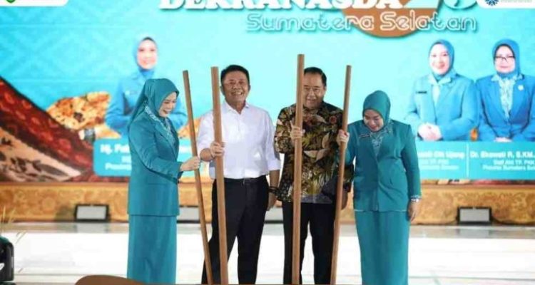H. Herman Deru, bersama Wakil Gubernur menghadiri Opening Ceremony Rapat Konsultasi dan Rapat Kerja Daerah (Rakon & Rakerda) Dekranasda Sumsel Tahun 2025, Rabu (25/6/2025), bertempat di The Sultan Convention Center, Palembang.