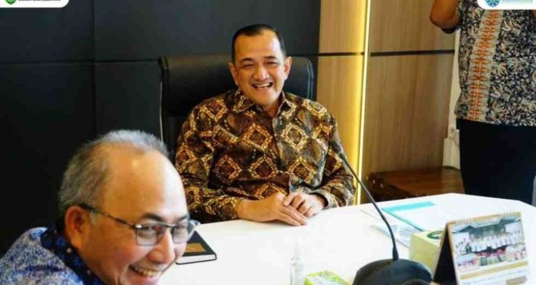 Edward Candra, selaku Pengawas Forum Sekretaris Daerah Seluruh Indonesia (Forsesdasi) Komisariat Wilayah (Komwil) Sumsel, menerima audiensi jajaran pengurus Forsesdasi Komwil Sumsel di Ruang Rapat Badan Pengelola Korpri Sumsel, Jumat (13/6/2025).